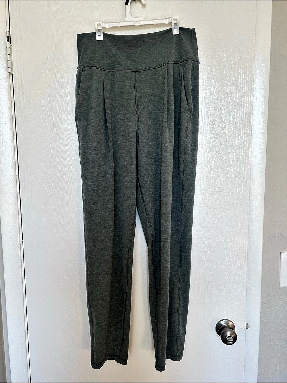 Athleta Women's Elation Pants in Green Like New